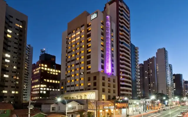 Local: Qoya Hotel Curitiba, Curio Collection by Hilton
